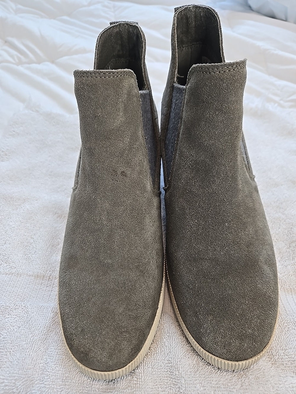 SOREL Out N About Slip On Wedge Heel Bootie Shoes Suede Sage Taupe Stone Green.